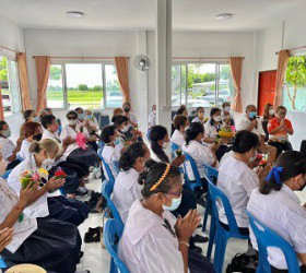 ศูนย์พัฒนาคุณภาพชีวิตผู้สูงอายุตำบลหนองพอก จัดพิธีไหว้ครู ประจำปีการศึกษา 2565