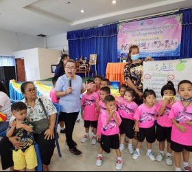 ครงการ “อบรมส่งเสริมบทบาทพ่อ แม่ ผู้ปกครองในการเลี้ยงดูลูกหลานปฐมวัย”