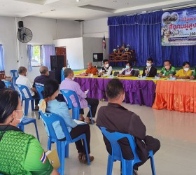 ประชุมกับกรรมการศึกษาเพื่อชี้แจงเกี่ยวกับการ จัดงานวันลอยกระทง 