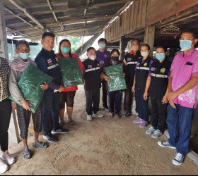 ลงพื้นที่มอบผ้าห่มกันหนาวร่วมใจ ต้านภัยหนาวให้ชาวสาเกต