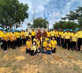  ร่วมพิธีตักบาตร ,ทอดถวายผ้าป่า และกิจกรรมปลูกป่าเฉลิมพระเกียรติ เนื่องในโอกาสวันเฉลิมพระชนมพรรษาพระบาทสมเด็จพระเจ้าอยู่หัว