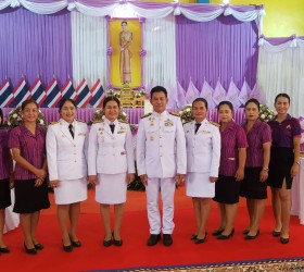 พิธีถวายเครื่องราชสักการะวางพานพุ่มและจุดเทียนชัยถวายพระพรชัยมงคลเนื่องในโอกาสวันเฉลิมพระชนมพรรษาสมเด็จพระนางเจ้าสุทิดา พัชรสุธาพิมลลักษณ พระบรมราชินี 