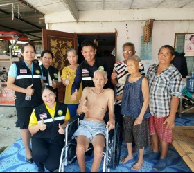 ลงพื้นที่มอบอุปกรณ์ช่วยเหลือผู้สูงอายุ ประเภทรถเข็นนั่ง (รถวีลแชร์)