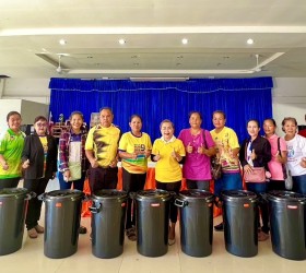 มอบถังขยะเปียกลดโลกร้อน