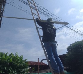 ออกพื้นที่ซ่อมแซมท่อประปาและไฟฟ้าส่องสว่าง