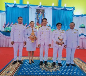 พิธีถวายเครื่องราชสักการะและวางพานพุ่ม และพิธีจุดเทียนถวายพระพรชัยมงคล