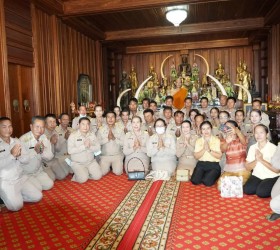 ชมรมผู้บริหารท้องถิ่นอำเภอธวัชบุรี 13 แห่ง เข้ากราบนมัสการพระอาจารย์ต้อม (พระราชวัชราวิทยาคม)