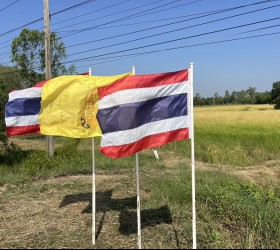 ประดับธงรายทางในเขตพื้นที่ตำบลหนองพอก
