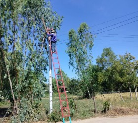ออกพื้นที่ซ่อมไฟฟ้าส่องสว่าง ในจุดที่ได้รับความเดือดร้อน บริเวณพื้นที่ หมู่ที่9 บ้านแสงทอง