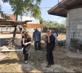 ลงพื้นที่ดูสภาพบ้านคนพิการ ร่วมกับเจ้าหน้าที่ พมจ