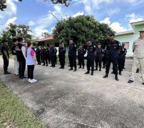 ปล่อยขบวนแถวเพื่อลงพื้นที่ตำบลหนองพอก  Re X-ray ผู้เสพยาเสพติด